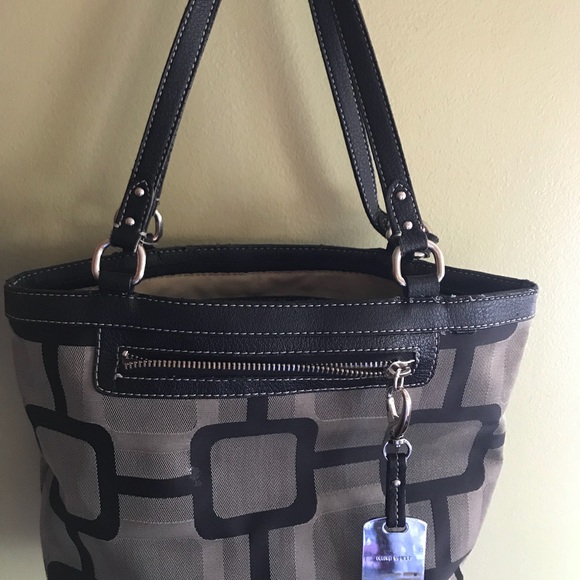 Nine West Handbags - Nine West purse